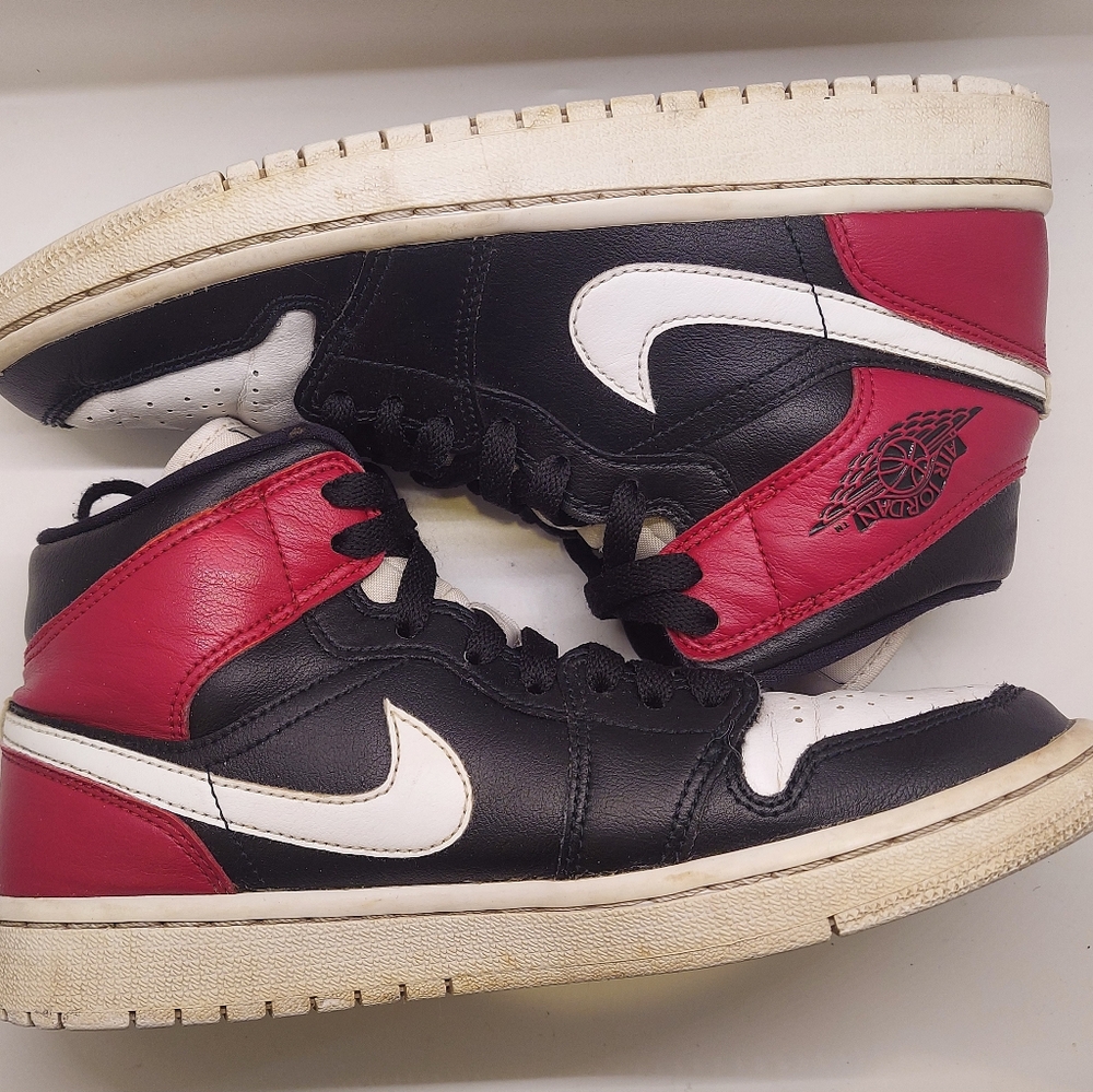JORDAN 1 Mid "Noble Red" Women's 7 1/2 - Picture 5 of 6